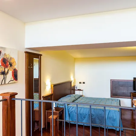 Venus & Atena Lucana